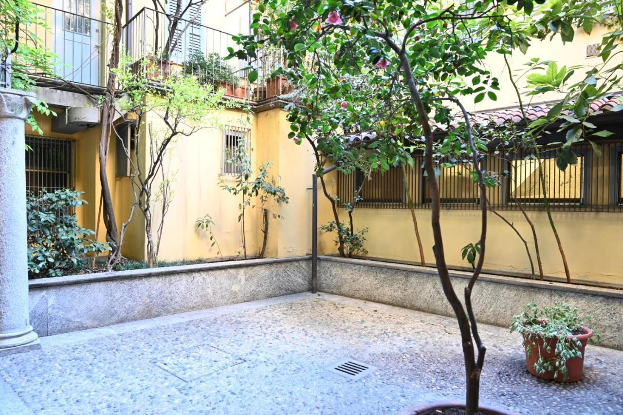 Appartamento Le Guglie In Piazza Castello - Centro Storico Милано Екстериор снимка