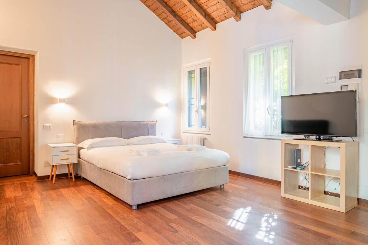 Appartamento Le Guglie In Piazza Castello - Centro Storico Милано Екстериор снимка
